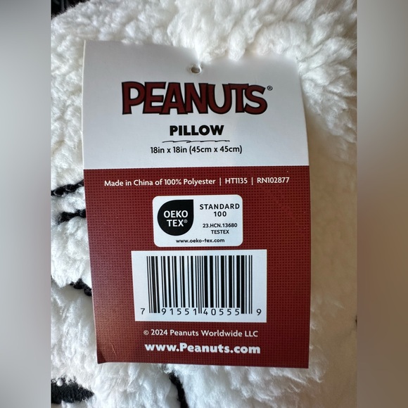 🎩 Snoopy Trapper Hat Pillow, NWT - Picture 5 of 6